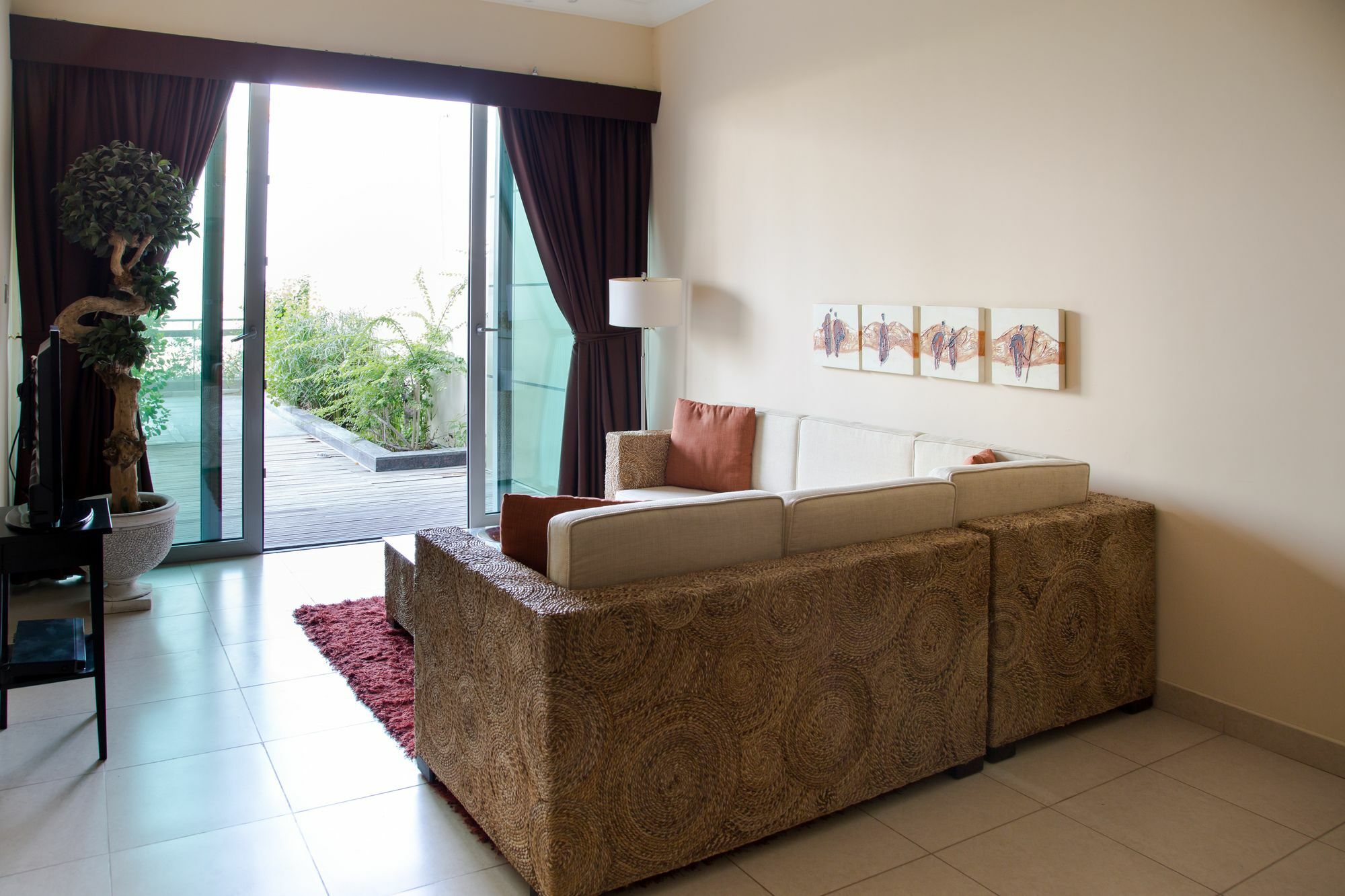 Higuests - 8 Boulevard Apartment Dubai